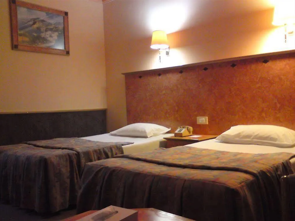 Golden Tulip Hotel جدة